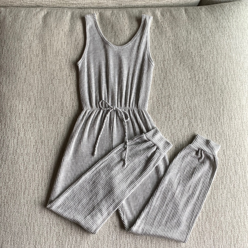 Cozy grey jumpsuit. Perfect for travel! Size small. Caution to the wind brand